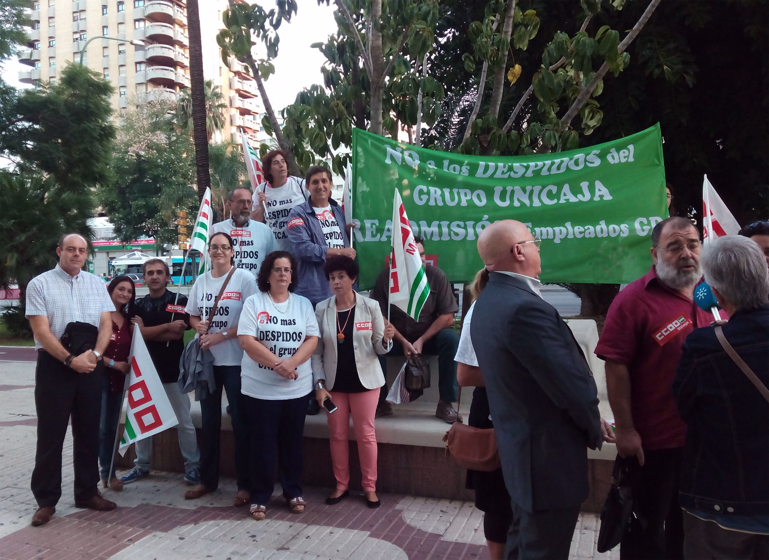 CCOO protesta ante la Asamblea Gral. de Unicaja contra los despidos en GDA